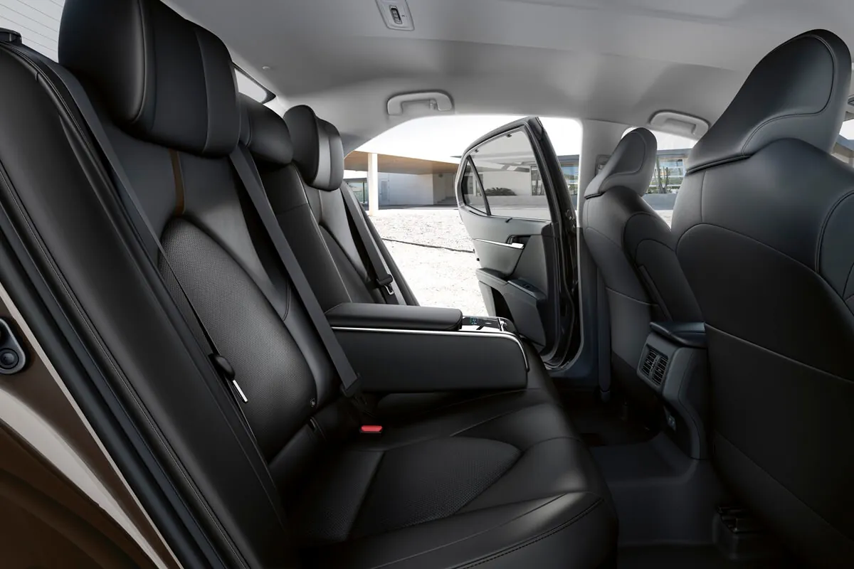 Toyota Camry (2019–2020) interieur (zitplaatsen)