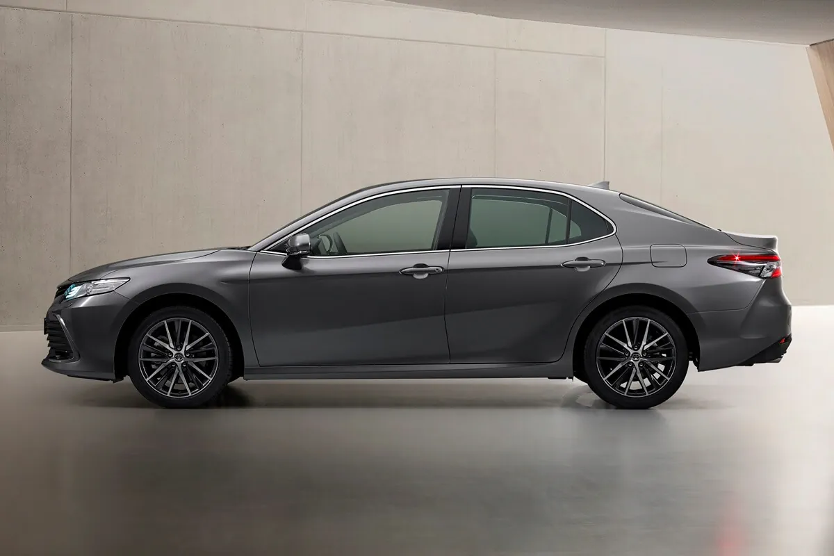 Toyota Camry (2021–2023) zijaanzicht