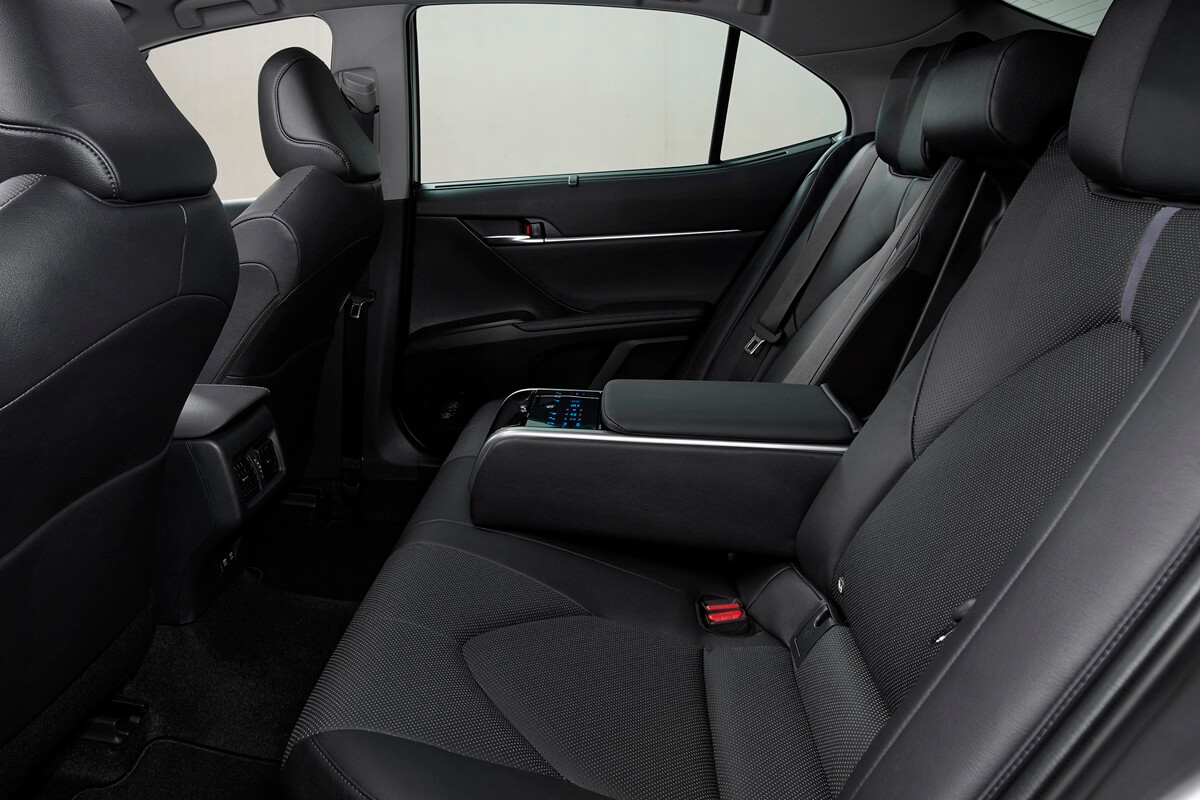 Toyota Camry (2021–2023) Innenraum / Sitze