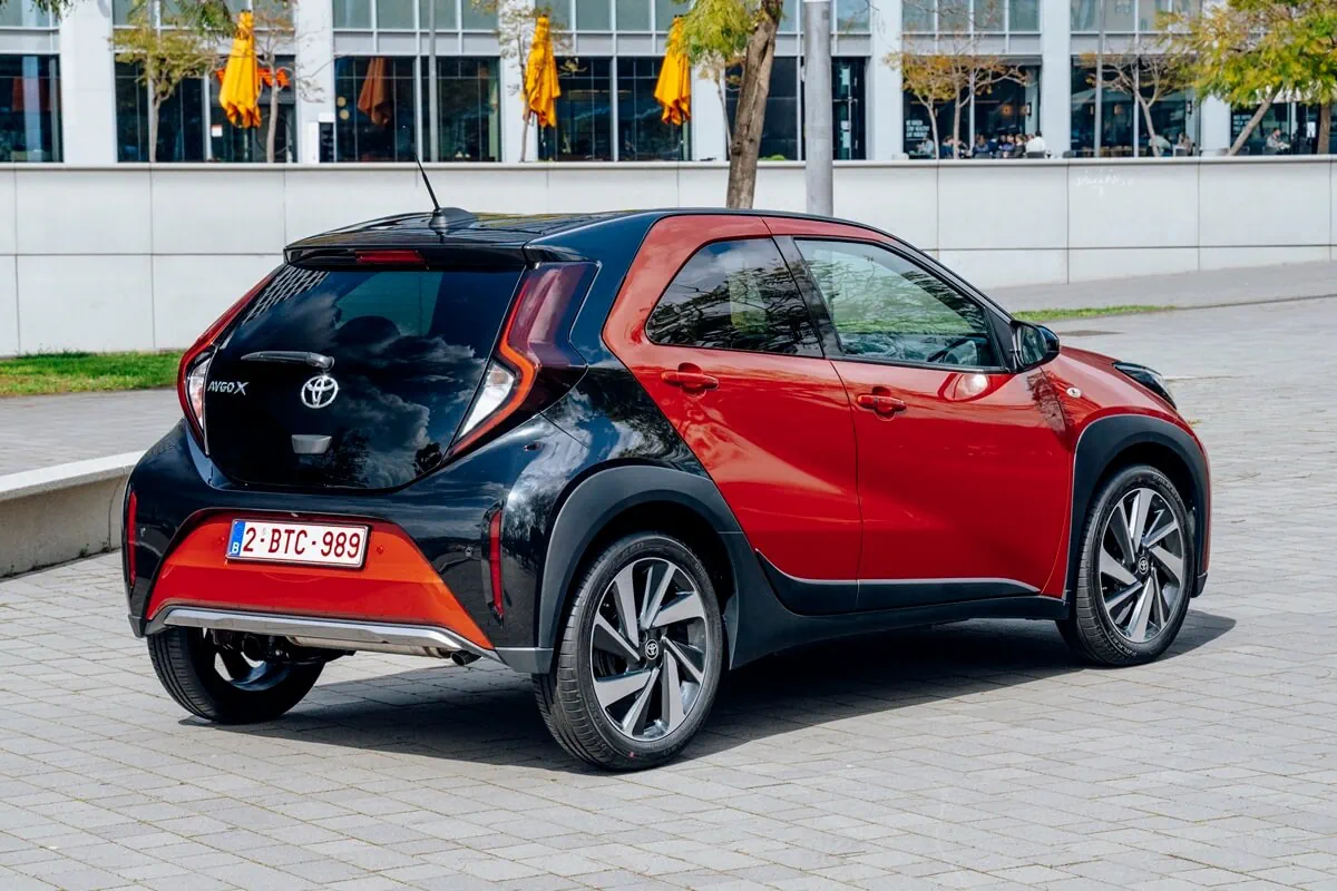 Toyota Aygo X (2022–2025) achteraanzicht