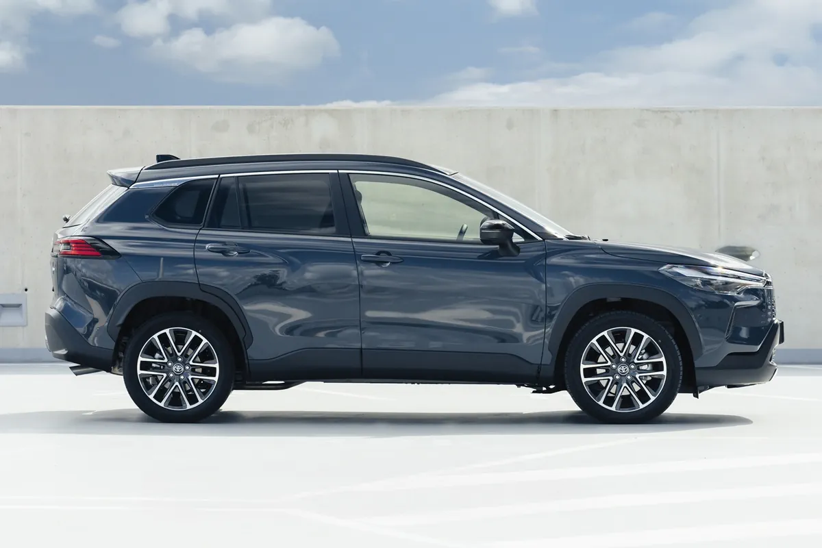 Toyota Corolla Cross (2026) side view