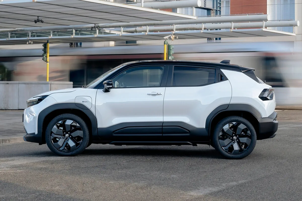 Toyota Urban Cruiser (2026) zijaanzicht