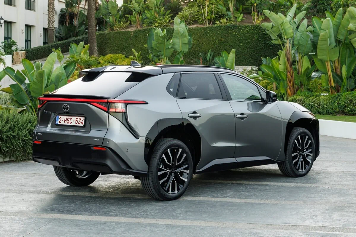 Toyota bZ4X (2026) achteraanzicht