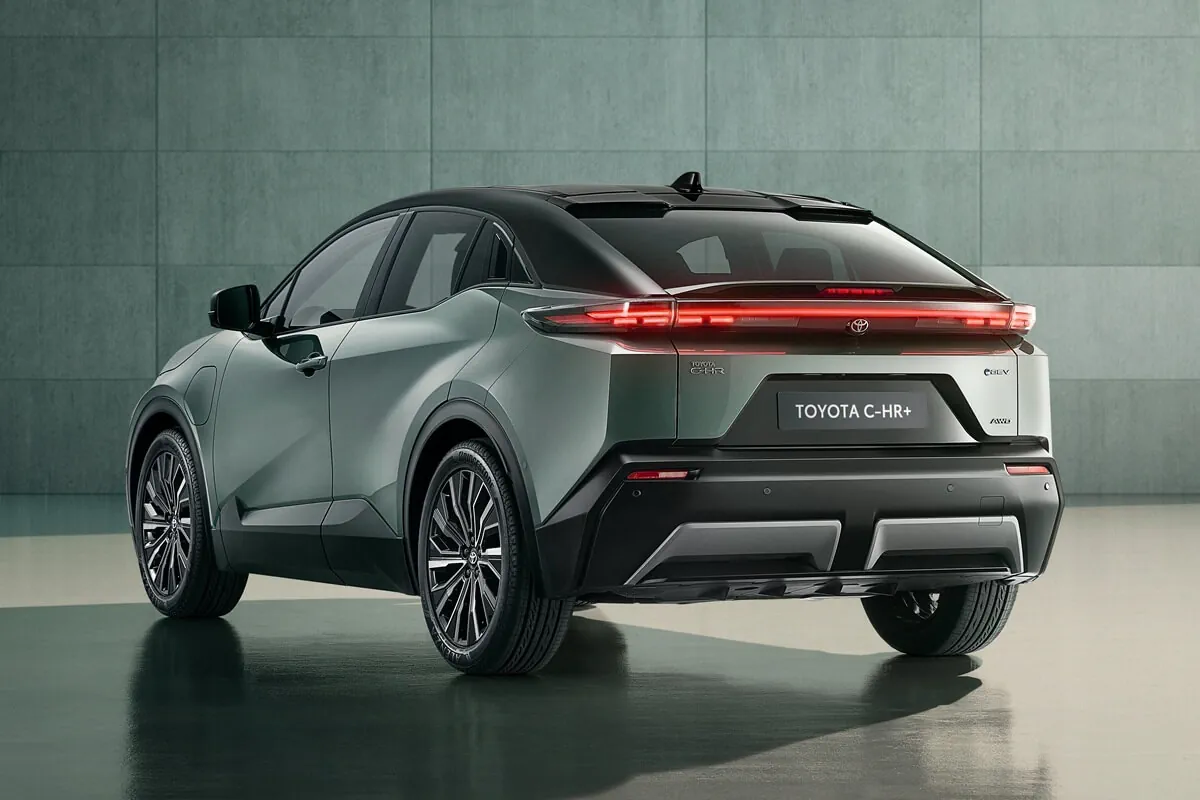 Toyota C-HR+ (2026) achteraanzicht