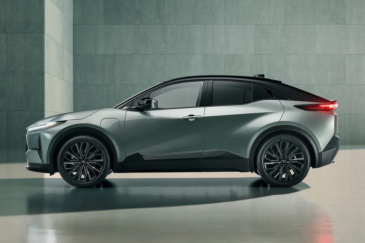 Toyota C-HR+ (2026) zijaanzicht