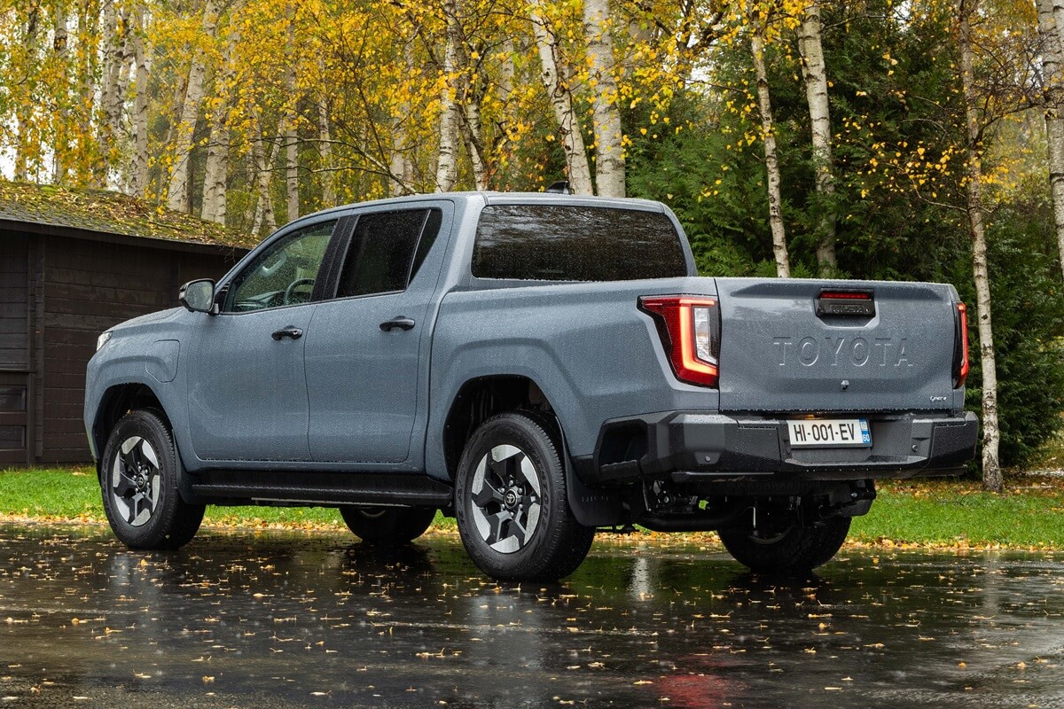 Alfa Romeo Hilux (2026) rear view