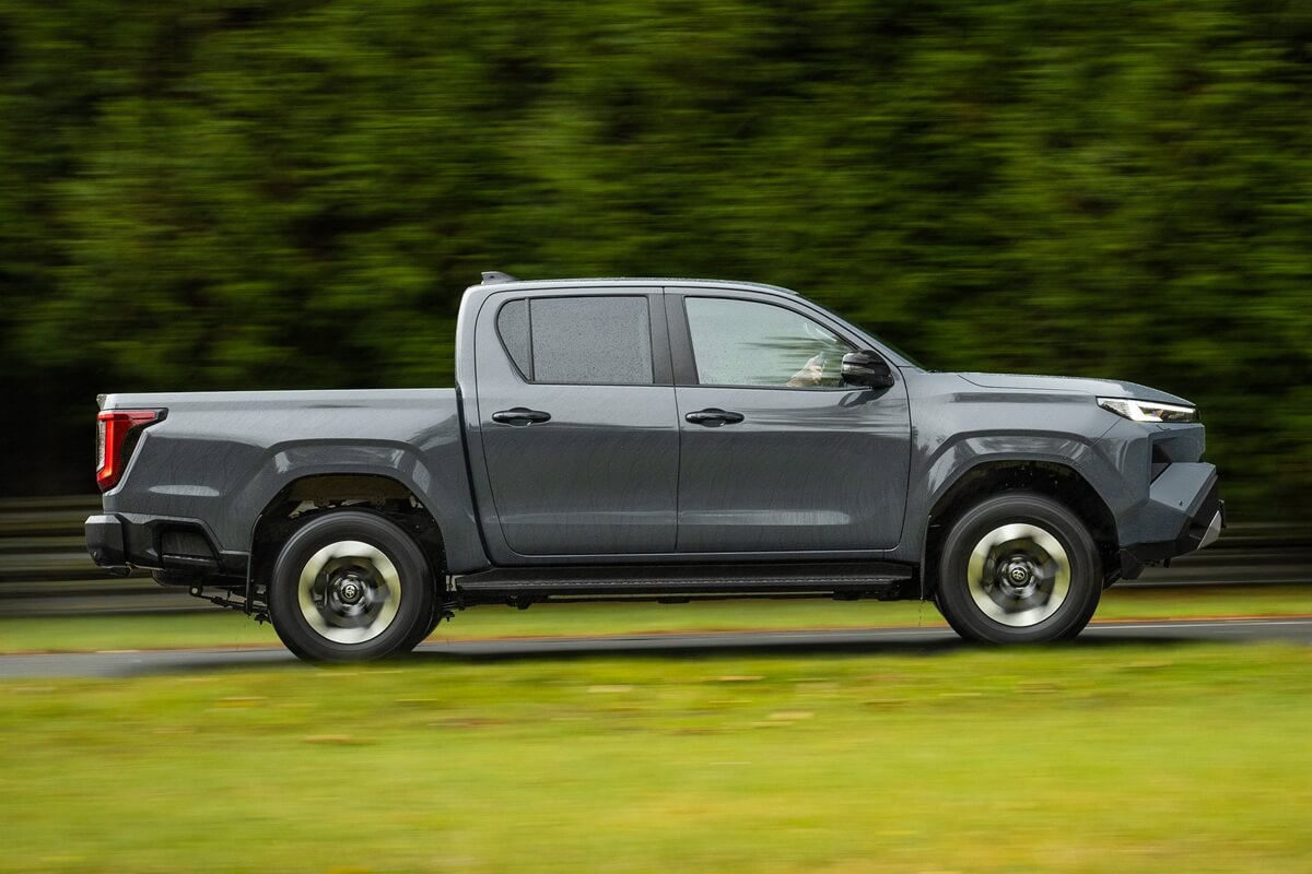 Alfa Romeo Hilux (2026) side view