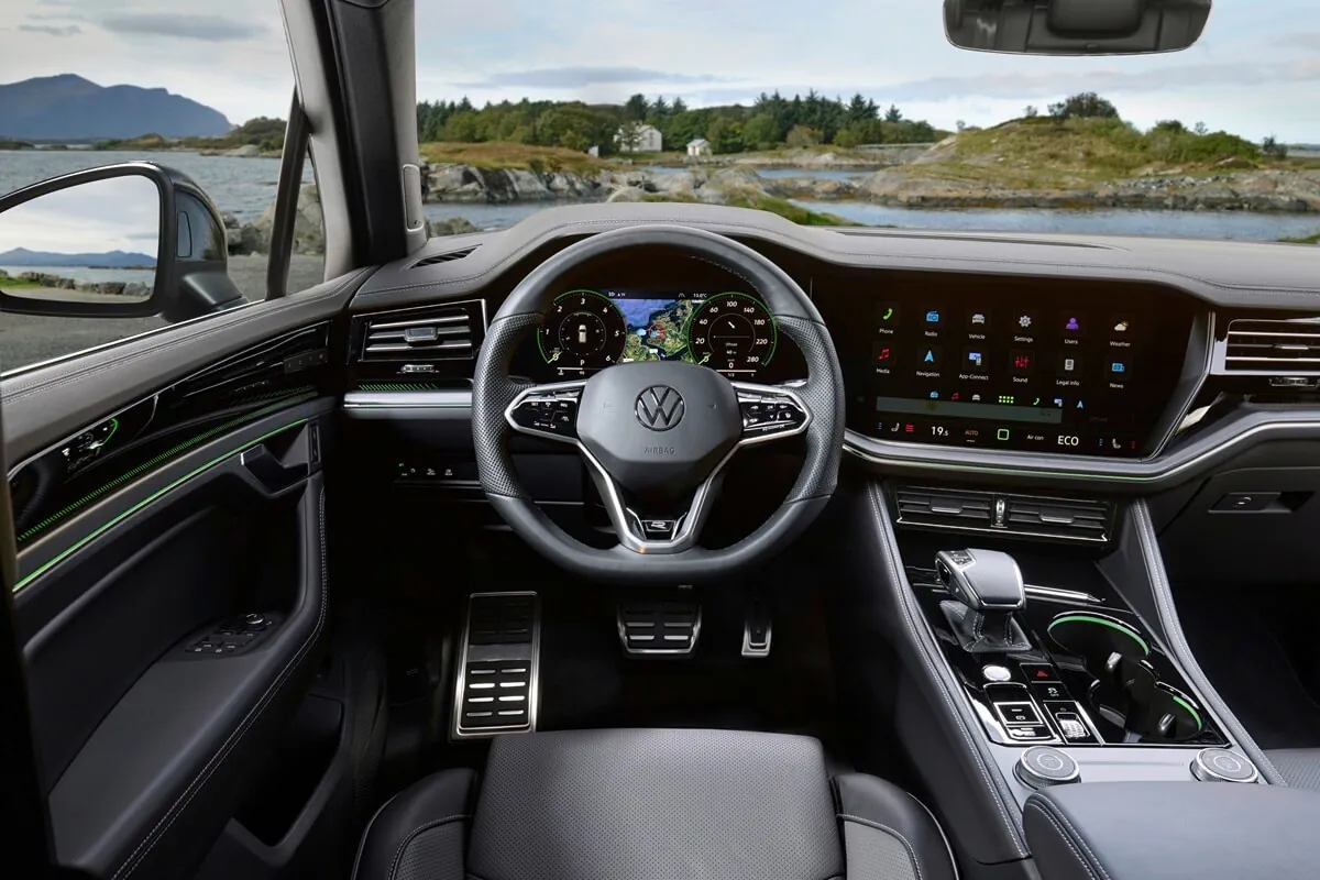 Volkswagen Touareg (2023–2026) dashboard