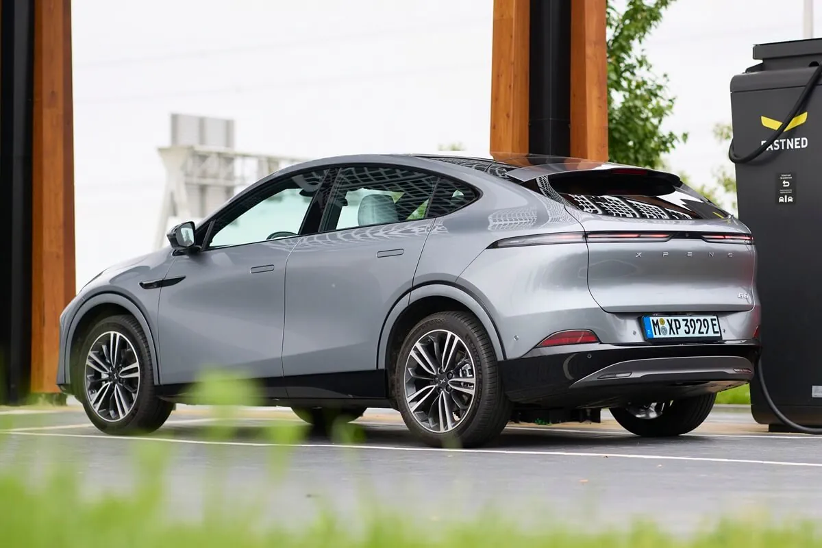Xpeng G6 (2023–2025) vista laterale