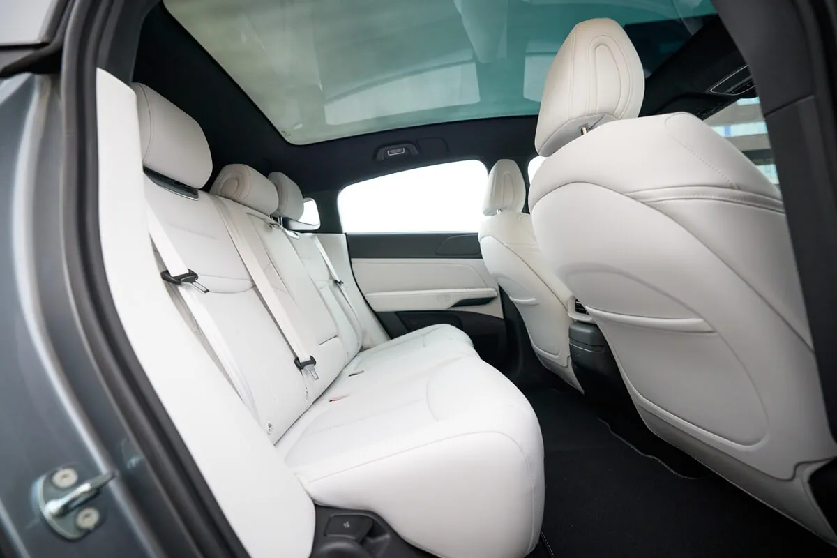 Xpeng G6 (2023–2025) interni / sedili