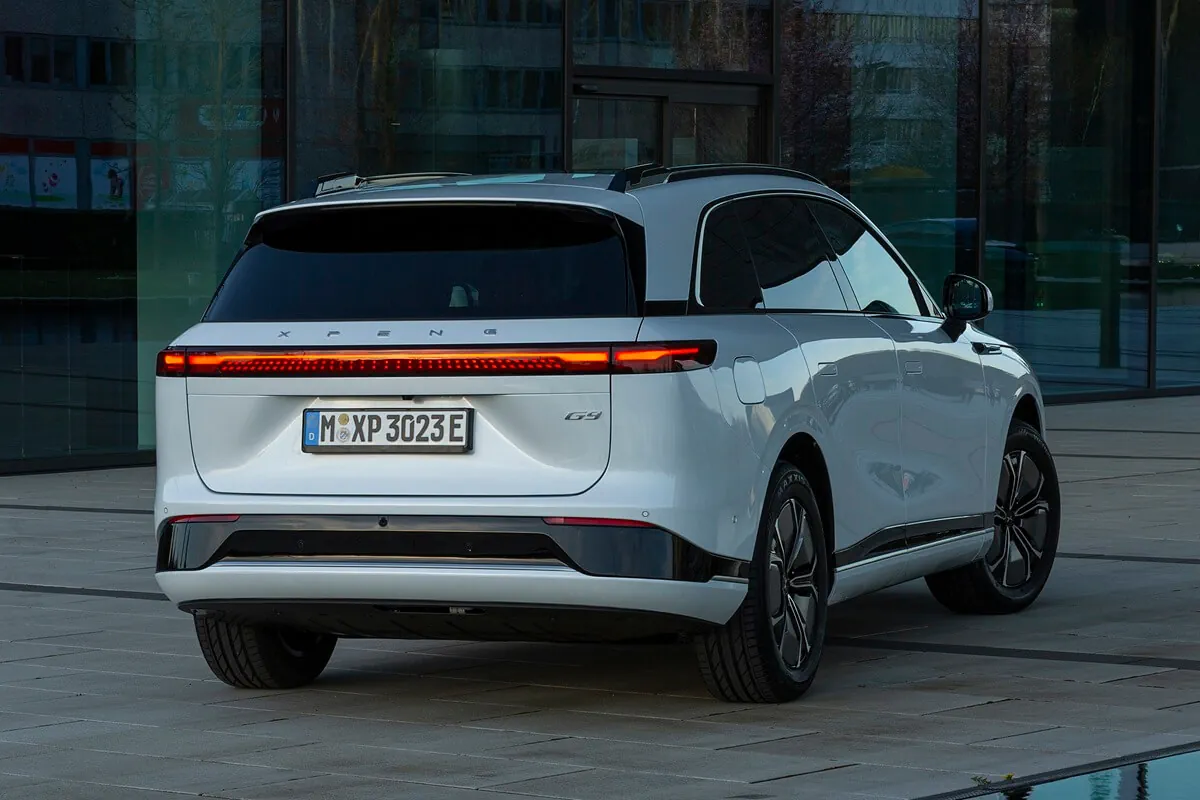 Xpeng G9 (2023–2025) vista posteriore