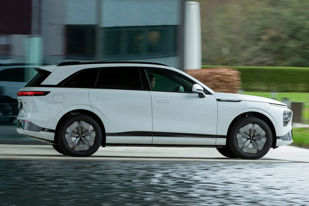 Xpeng G9 (2023–2025) vista laterale