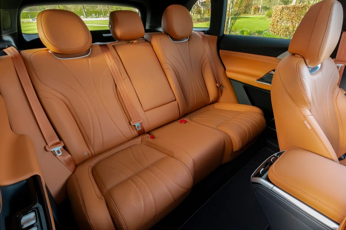 Xpeng G9 (2023–2025) interni / sedili
