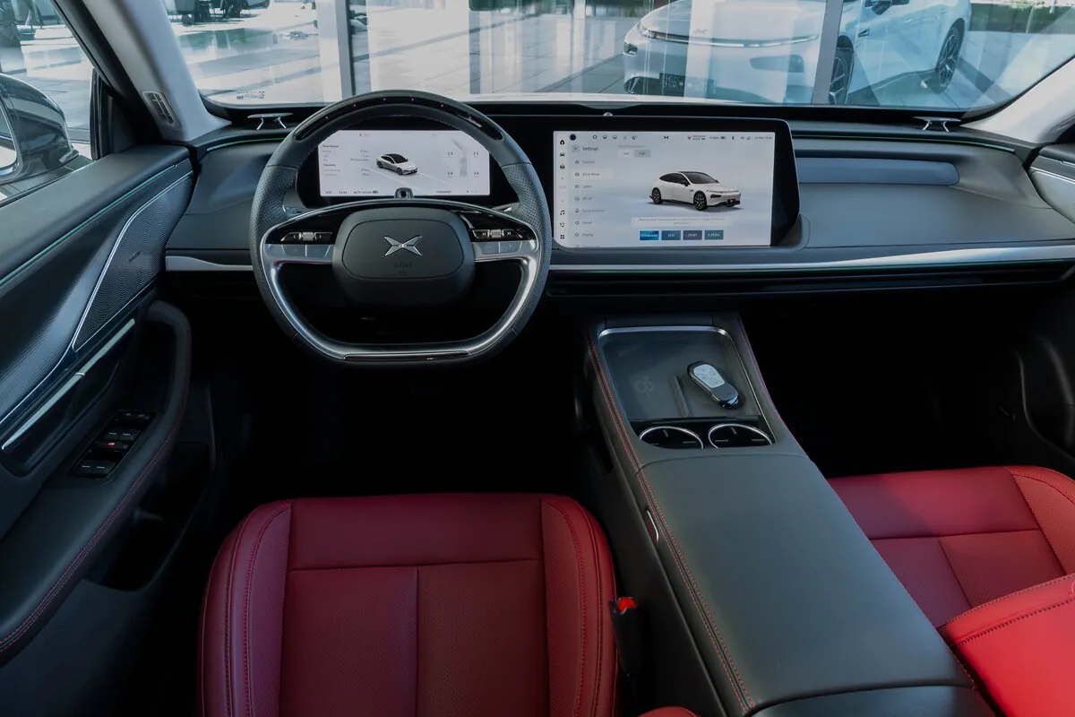 Xpeng P7 (2023–2025) Armaturenbrettansicht