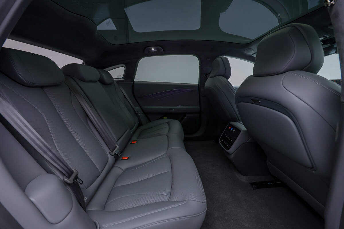 Xpeng P7+ (2026) interior seats