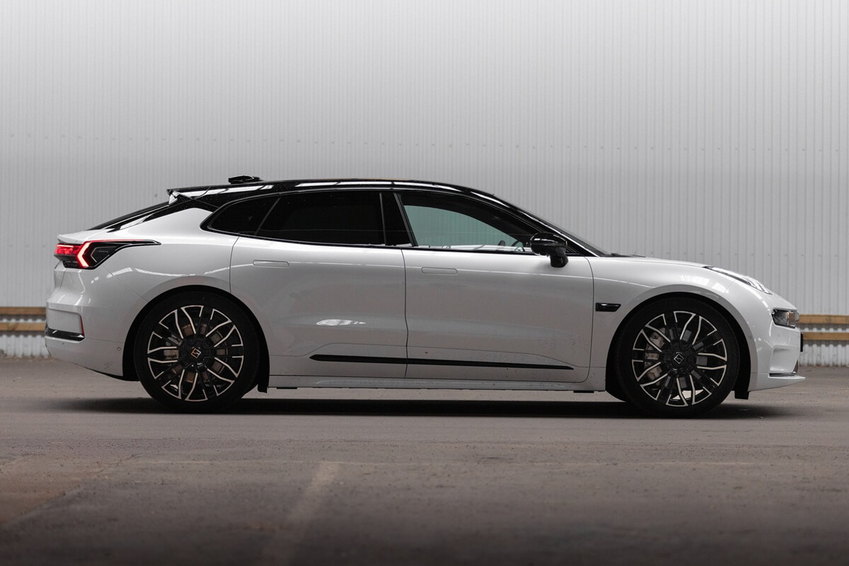 Zeekr 001 (2026) side view