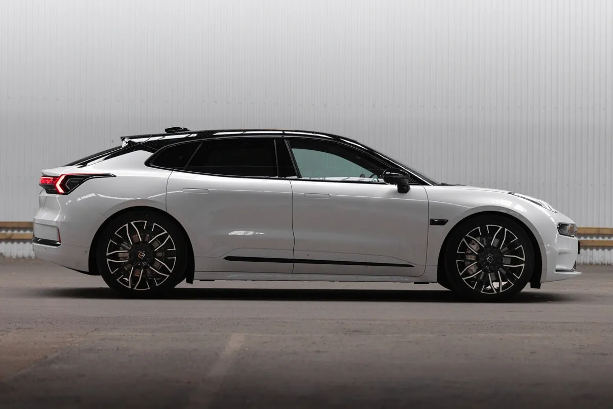 Zeekr 001 (2026) zijaanzicht