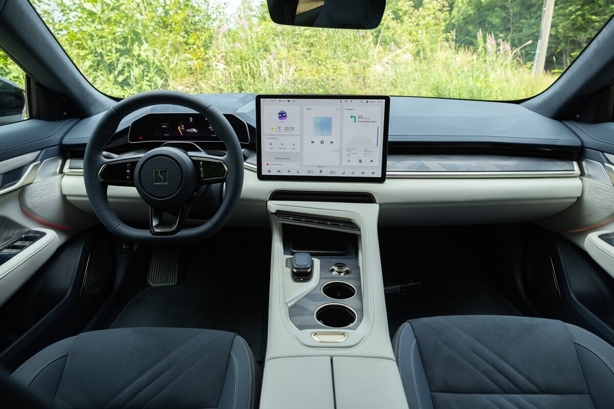 Zeekr 001 (2026) dashboard view