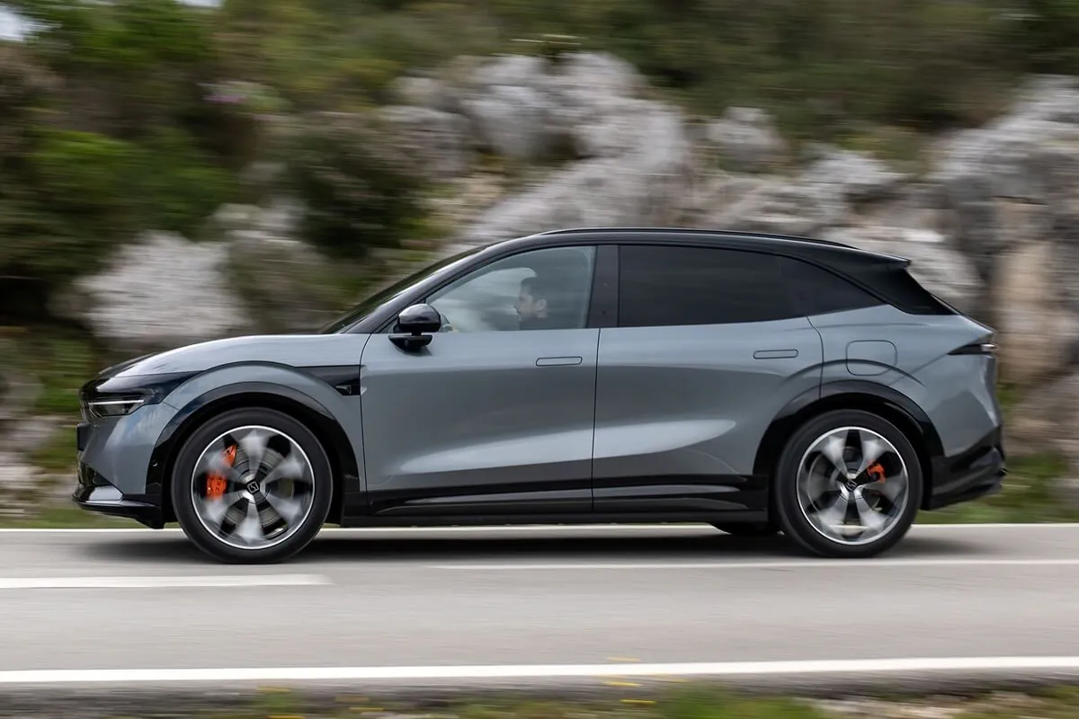 Zeekr 7X (2026) vista lateral